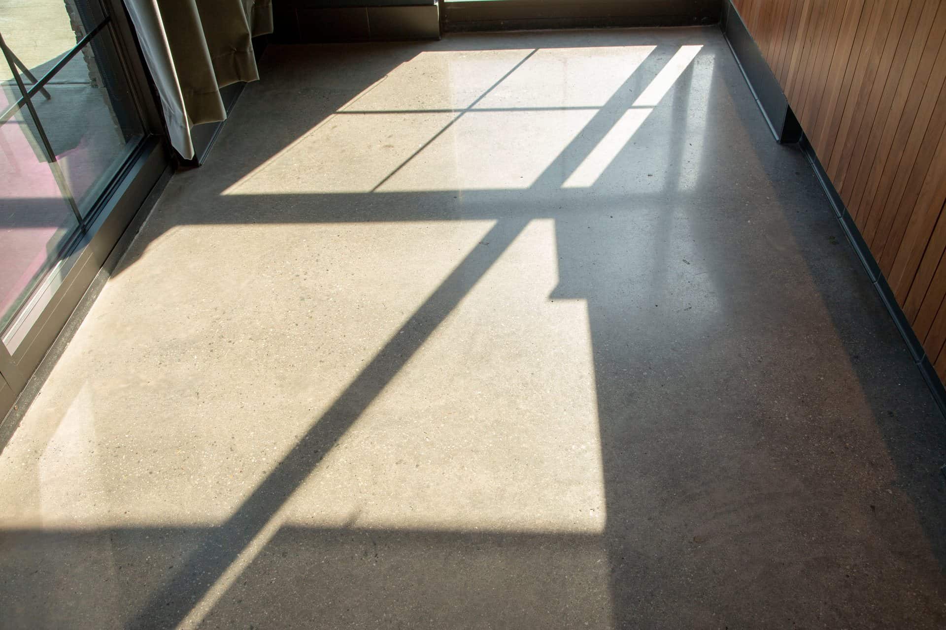 Resilient commercial vinyl flooring for offices and retail